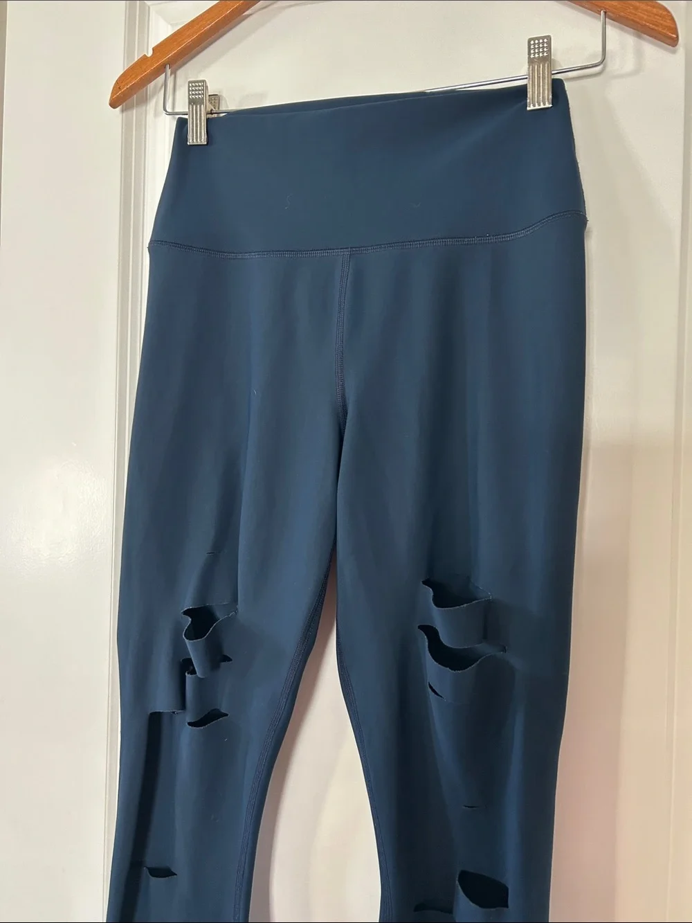 Alo Blue Hi-Waist Warrior Ripped Leggings Sz M w MEASUREMENTS Reflective Logo